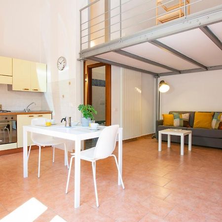 Апартаменты Altido Colorful Studio For 4 Near Leaning Tower With Parking Пиза Экстерьер фото