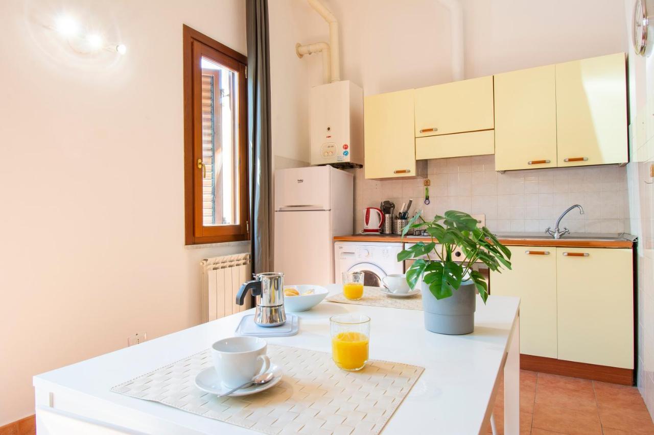 Апартаменты Altido Colorful Studio For 4 Near Leaning Tower With Parking Пиза Экстерьер фото